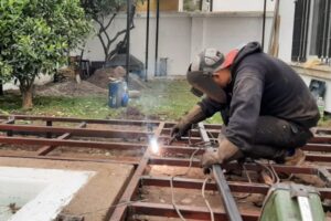 Construcción deck piscina