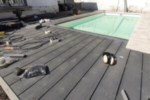 Construcción deck piscina